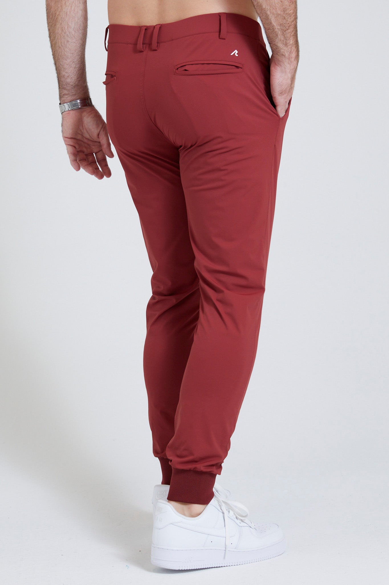 Image of the halliday pull-on jogger in maroon 1