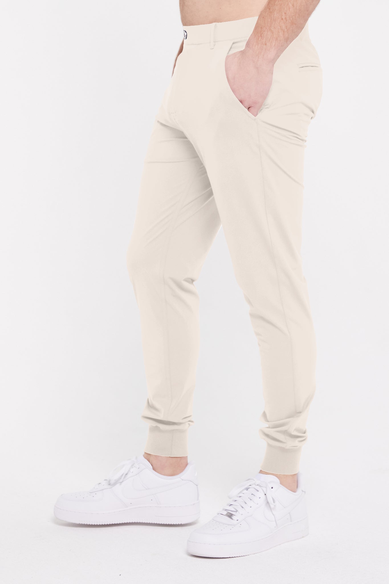Image of the halliday pull-on jogger in macadamia