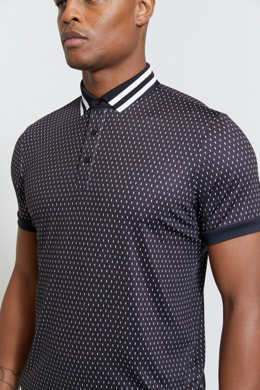 Image of the carver polo in tuxedo ss23