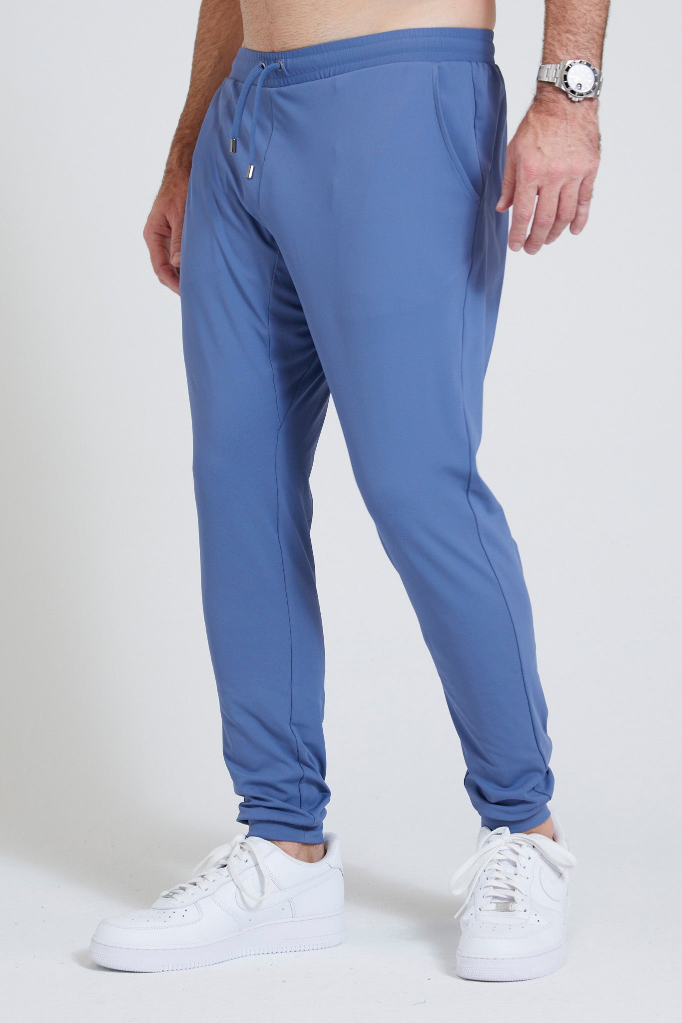 Image of the donahue jogger in blue horizon ss23